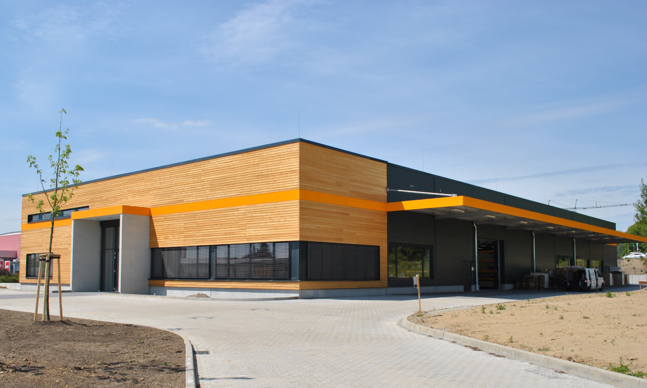 Exterior view of the new building of the Deutsche Werkstätten in Großröhrsdorf. From now on the production for the building construction sector, especially villas, penthouses and boardrooms is located here. Photo: PR DW/Juliane Richter